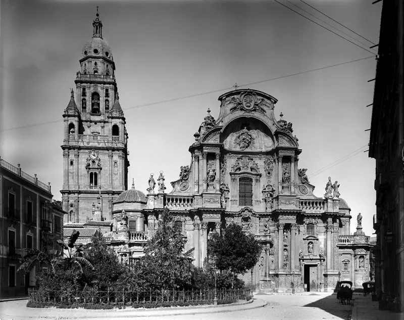 Fotografía antigua de la Catedral de Murcia en 1900